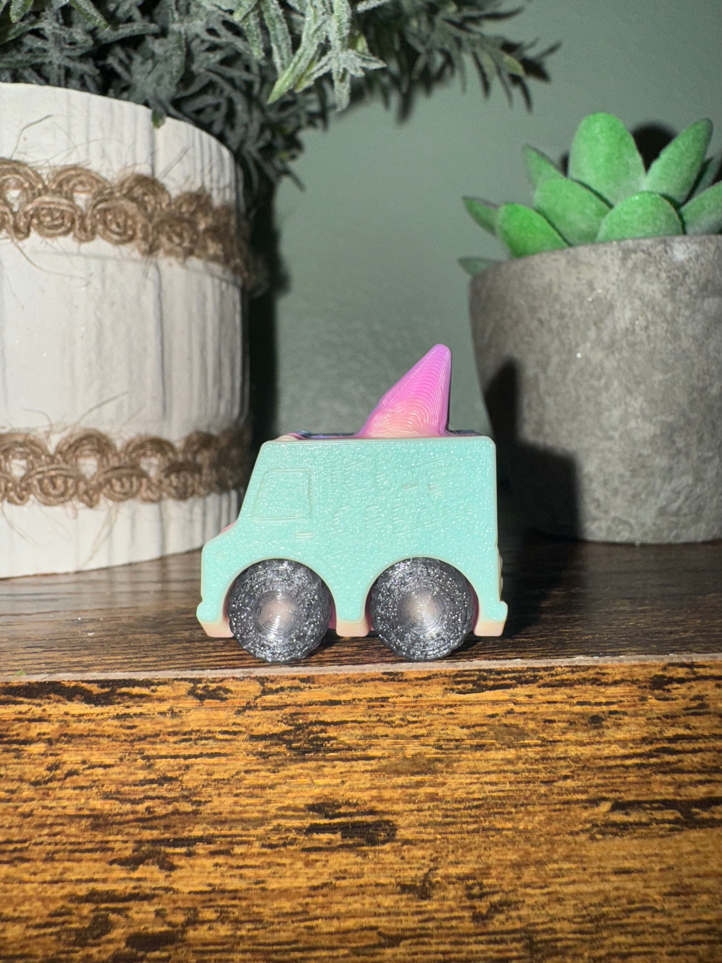 Ice cream 🍦 trucks - moving wheels