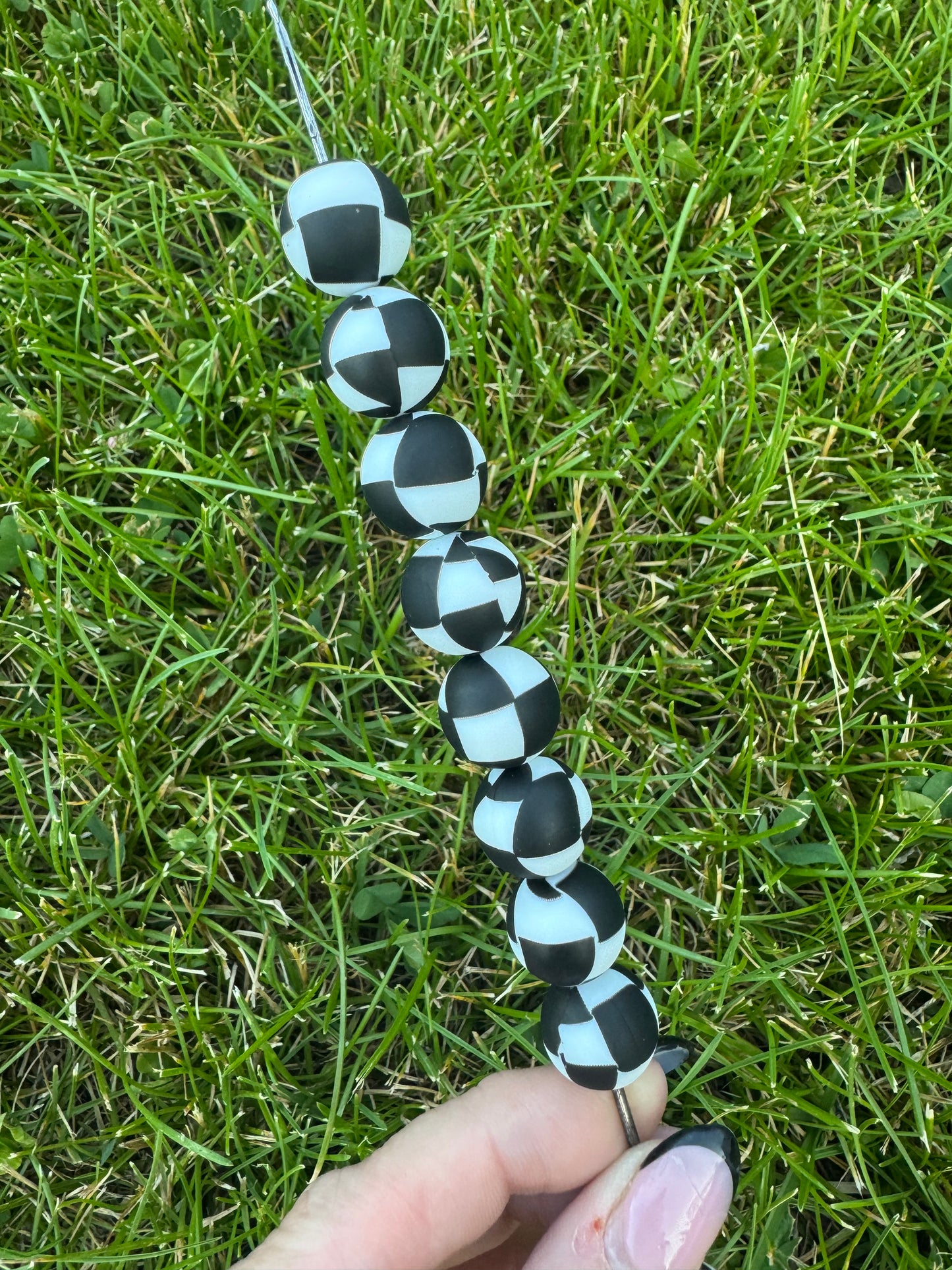 15mm B&W checkered silicone bead