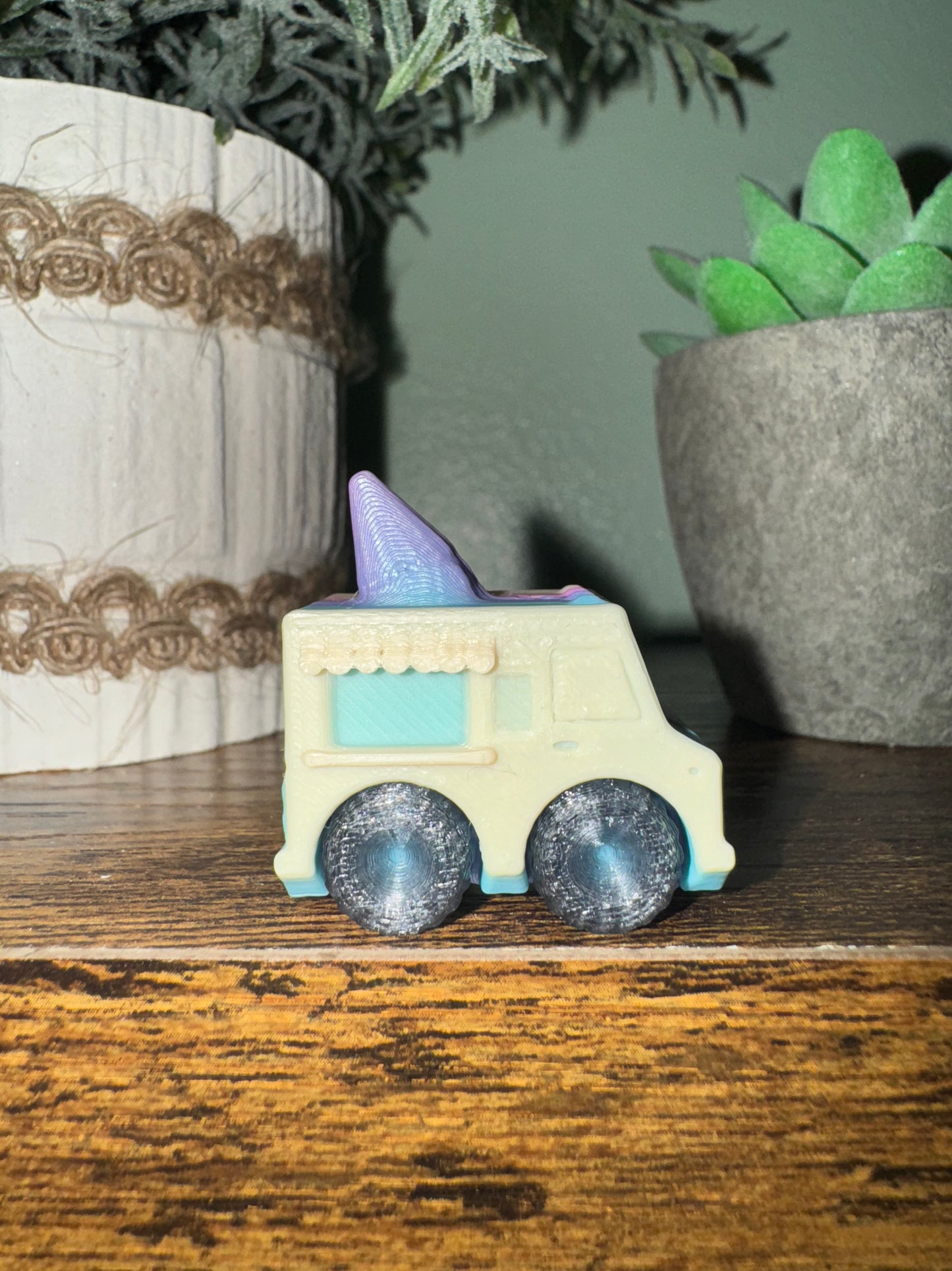 Ice cream 🍦 trucks - moving wheels