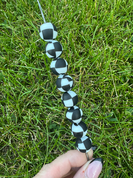 15mm B&W checkered silicone bead