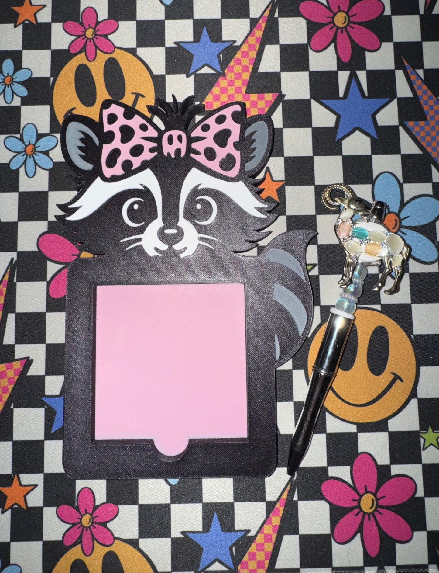 Raccoon 🦝 post it holder 🩷🖤🩶🤍